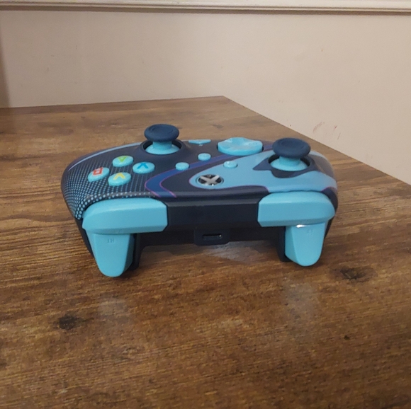 Xbox controller_ like new - Picture 3 of 4